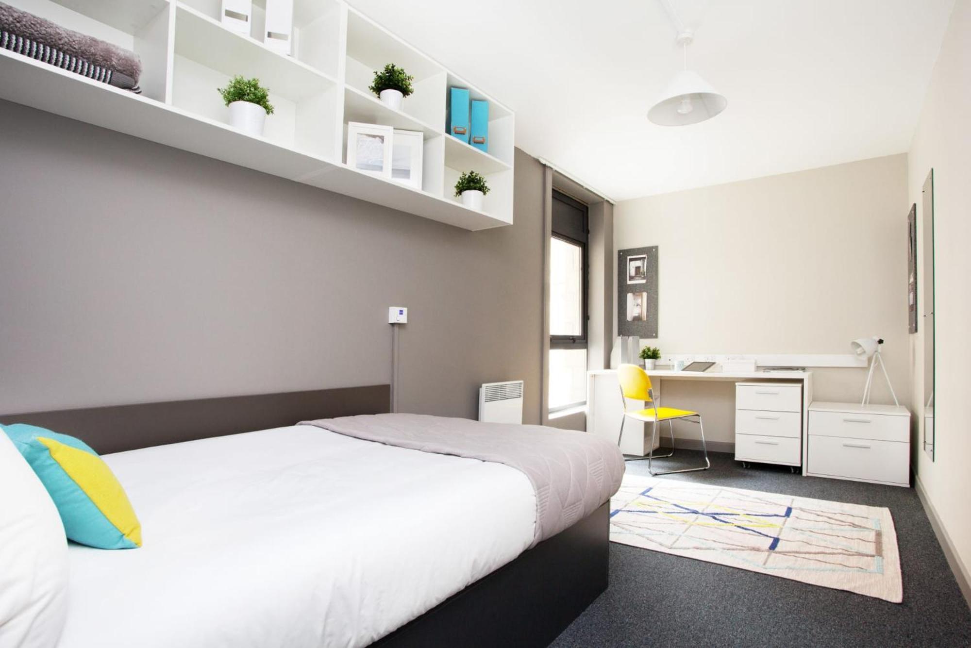 Apartment For Students Only Exchange Works In Centre *